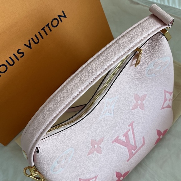 LOUIS Vuitton By The Pool Marshmallow Hobo - Picture 8 of 14